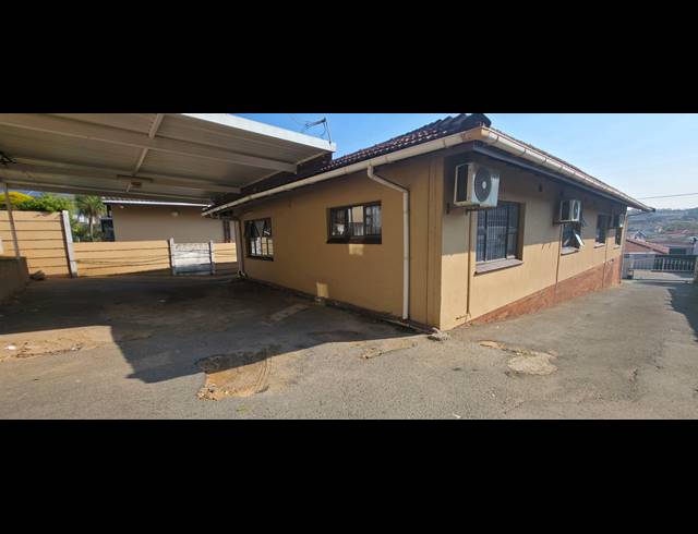 4 BEDROOM HOUSE FOR SALE IN SYDENHAM
